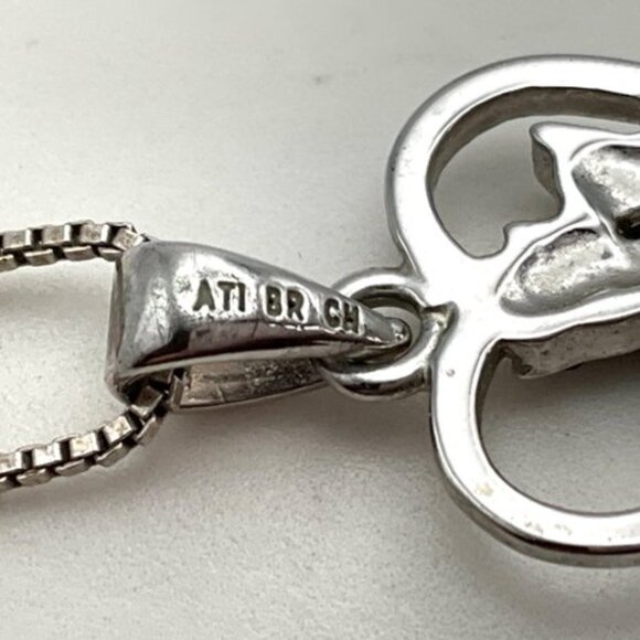 Cat Heart Pendant on a 16" Silver Chain. Stamped 925 - Picture 2 of 6